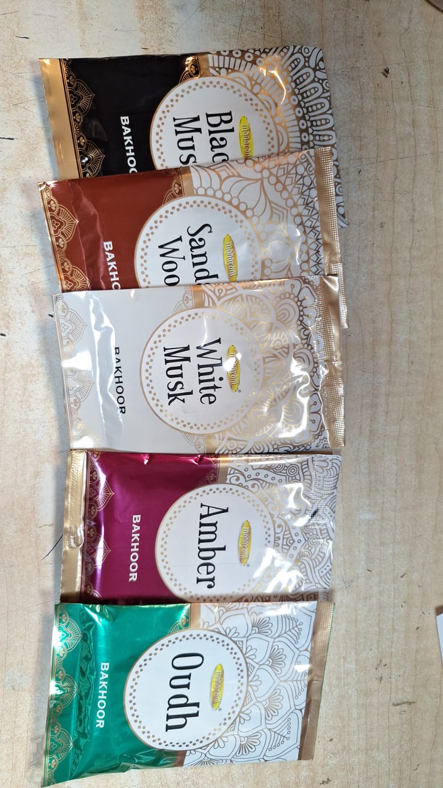 مسك اسود - خشب الصندل - مسك ابيض - عنبر - عود